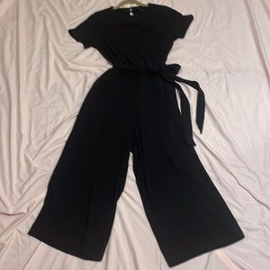 Torrid jumper, size 00, ribbed knit, crop length, has pockets